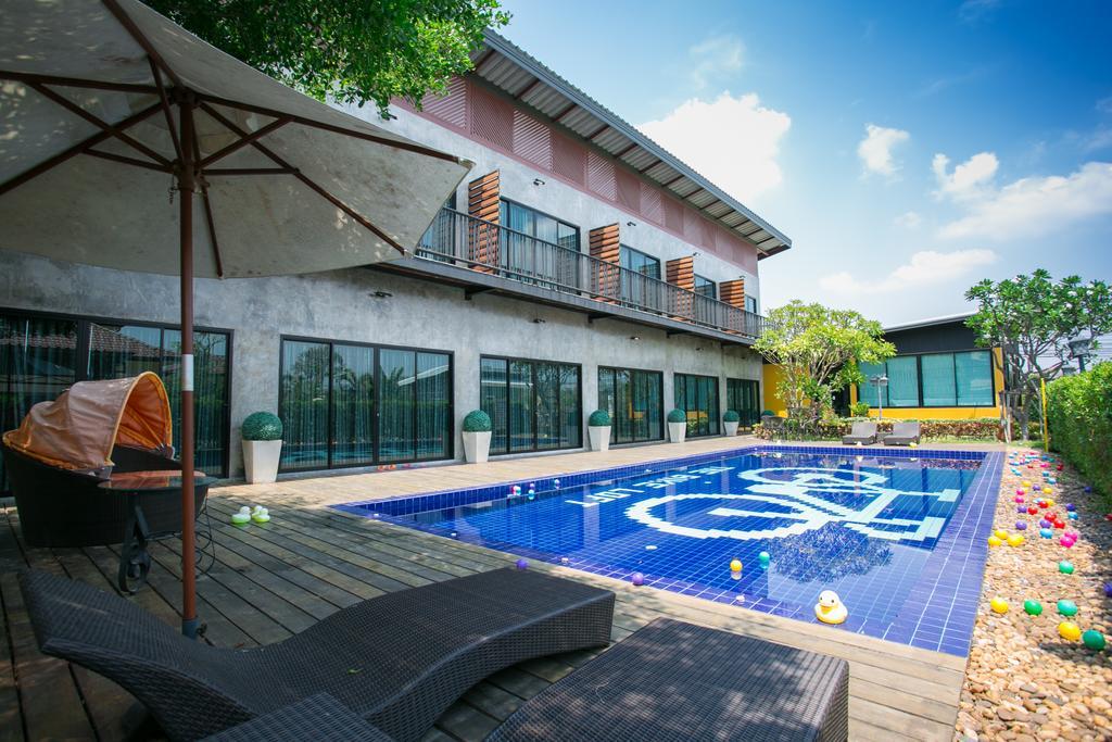 The Bike Loft Family Hostel Hua Hin Exterior photo